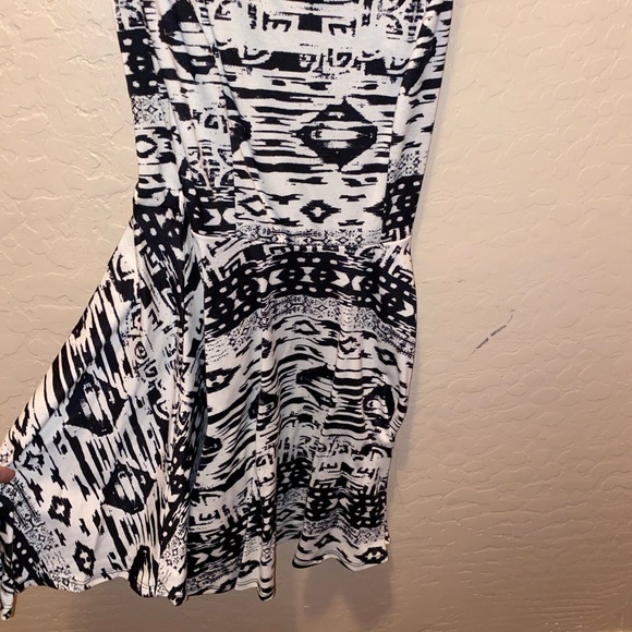 Black and white dress - Picture 3 of 5